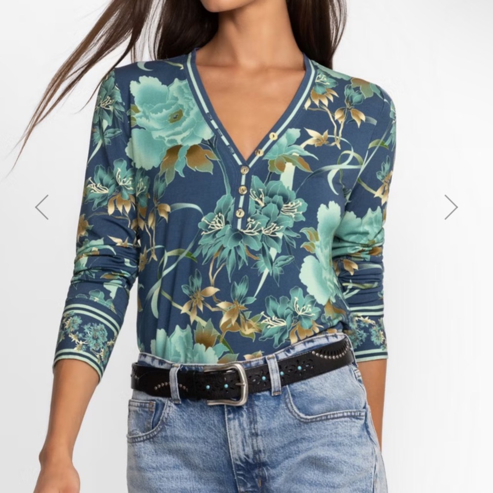 THE JANIE FAVORITE HENLEY TOP